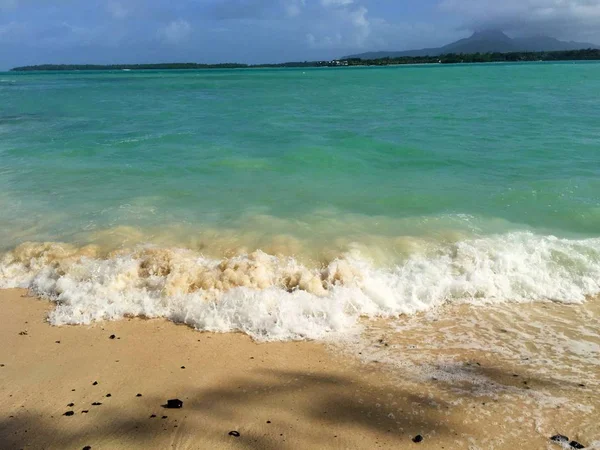 Mauritius plajları, deniz, güneşli gün ve kum