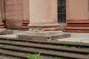 Eski görünümlü Sovyetler Birliği'nin mimari binası.