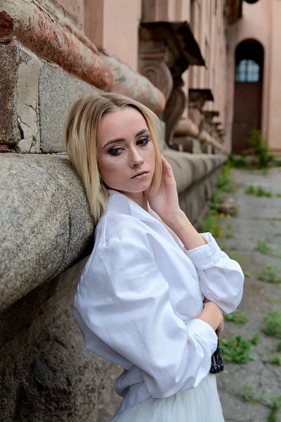 A mulher do look de moda. Jovem mulher retrato moderno . — Fotografia de Stock