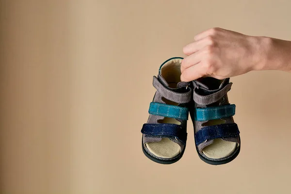 Female Holding Close Special Children Orthopedic Shoe Sandals Made Genuine — Stock Photo, Image