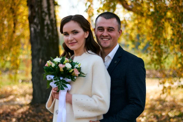 Pareja Enamorada Retrato Cerca Joven Hombre Mujer Recién Casados Concepto — Foto de Stock