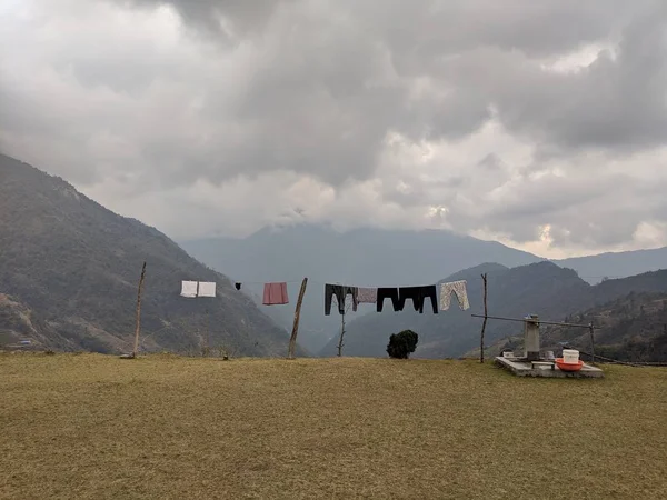 How to dry clothes in the mountains
