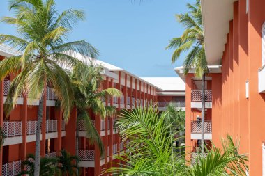 Barcelo Bavaro Palace Hotel, Punta Cana / Bavaro Beach, Dominik Cumhuriyeti - 21 Ağustos 2016: Karayipler'in kentsel mimarisinin soyut parçası. tropikal tarzı bina, otel.