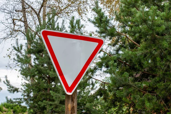 Dented road sign give way — Stock Photo, Image