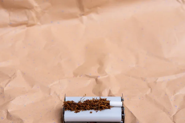 Tabac Filtre Machine Rouler Sur Fond Papier Moucheté Froissé Mise — Photo