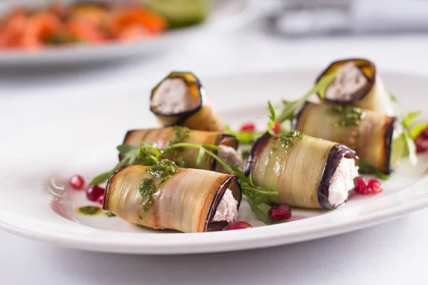 Ziyafet tablo aperatifler, kanepeler, sandviç, taze sebze, doğum günü, kurumsal etkinlik ya da düğün kutlama ile dekore edilmiş