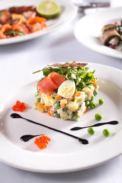 Tavolo Banchetto Splendidamente Decorato Con Snack Tartine Panini Verdure Fresche — Foto Stock