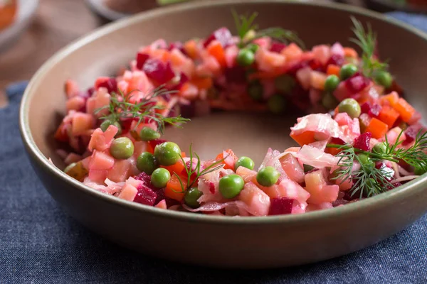 Pancar salatası - salata sosu. Vejetaryen mutfağı. Diyet menüsü