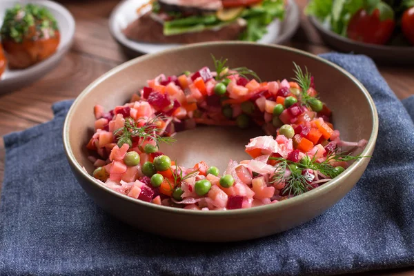 Pancar salatası - salata sosu. Vejetaryen mutfağı. Diyet menüsü