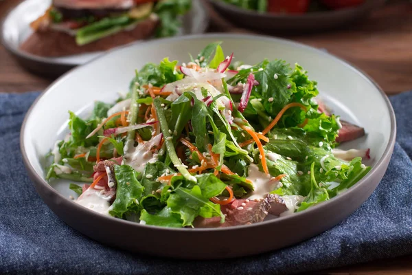Juicy Beef Tenderloin Steak Salad Tomatoes Cucumbers Radishes Sesame Seeds — Stock Photo, Image
