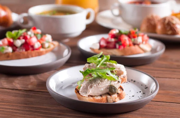 Ton balığı mus ve Yeşiller İspanyolca tapas krem