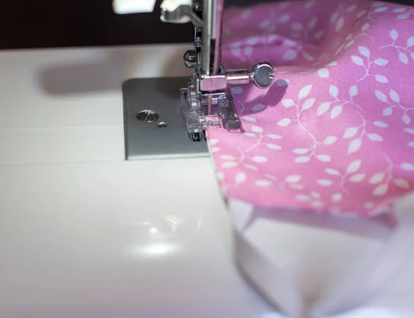 Selective Focus Handmade Pink Fabric Cotton Face Mask Sewing Process — Stock Photo, Image