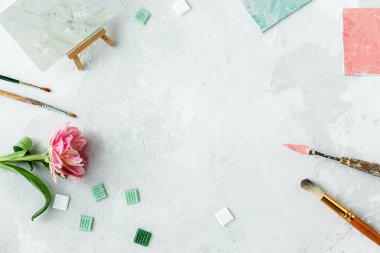 Palet Bıçağı, resim tuval, Lale çiçek ile çalışma alanı ve 