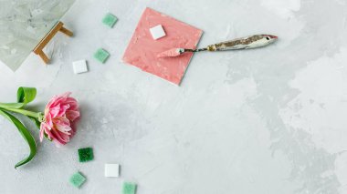 Palet Bıçağı, resim tuval, Lale çiçek ile çalışma alanı ve 