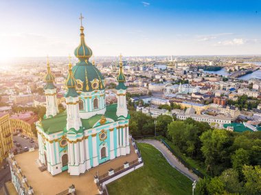 Kiev Ukrayna St Andrews Kilisesi. Yukarıdan görüntüleyin. Havadan fotoğraf. Kiev konumlar.