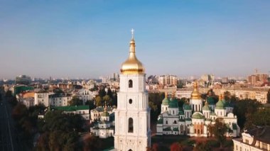 Kiev Kiyv Ukrayna Gezilecek Yerler ile. Saint Sophias Katedrali, Bohdan Khmelnytsky'e anıt Meydanı. Hava dron video görüntüleri. Sunrise ışık