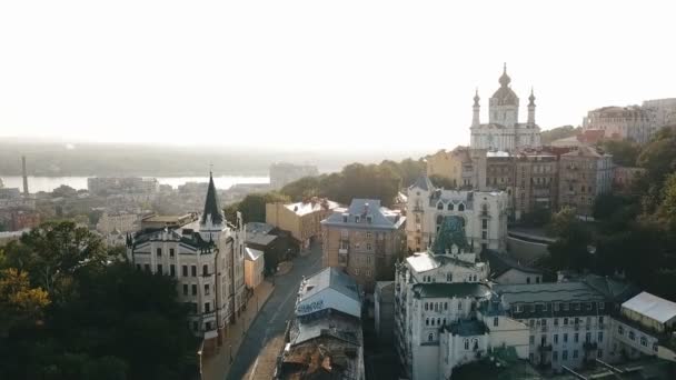 Kiev Ukraine aeriel drone view to Andriyivskyy Descent, Podil, St.Andrews Church, river Dnepr. Beautiful sunrise — Stock Video