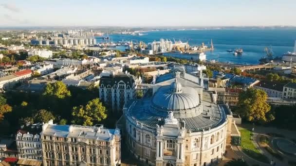 Odessa Opera and Ballet Theater Ukraine. aerial video footage. city cultural sightseeing — Stock Video