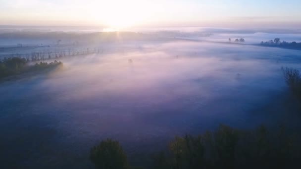 Blauwe kleur surrise platteland natuur landschap. Ruimte koude microkosmos stemming. Luchtfoto videobeelden. KITAmazing nature — Stockvideo