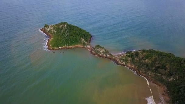 Ponta do Pai Vitorio Buzios, Rio de Janeiro, Brasile riprese video drone aereo — Video Stock