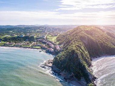 Güneş doğarken Ponta do Pai Vitorio 'dan görüntü Rasa Sahili, Armacao dos Buzios, Rio de Janeiro, Brezilya
