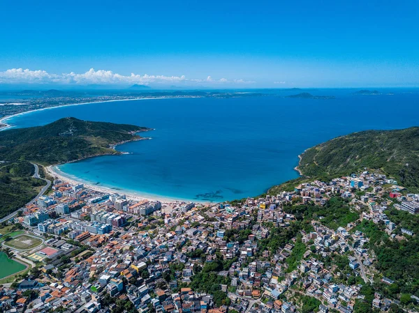 Brazilské město s krásnou přírodou. Oceán a hory. Arraial Cabo Brazílie Prainhas Pontal de Atalaia — Stock fotografie