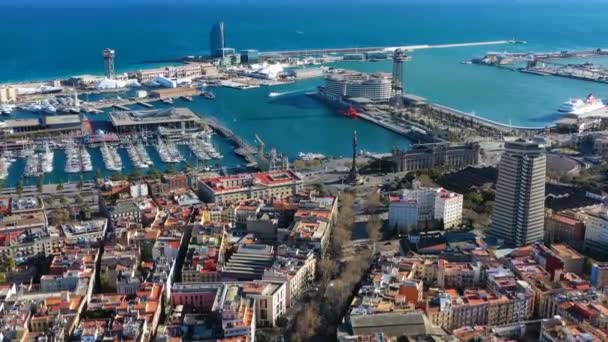 Vista Aérea Puerto Barcelona España Monumento Colón Mar Imágenes Drones — Vídeos de Stock