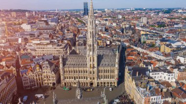 Grand Place Brüksel şehrin Belediye Binası ve King's House veya Breadhouse. Hava fotoğrafı