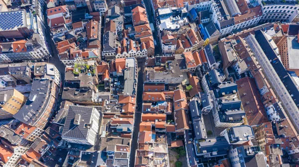 Bruselas calle abajo desde la parte superior. Cada día la vida desde la cima . — Foto de Stock