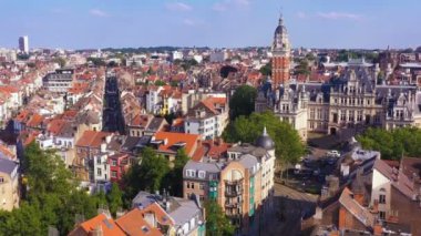 Saint Gilles belediye binası, Brüksel. Obbrussel mezrasının evleri. Havadan video görüntüleri