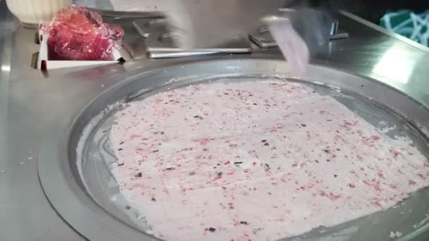 26.06.2019 Street market Kiev Ukraine. Ice Cream Rolls making process. Video footage — Stock Video