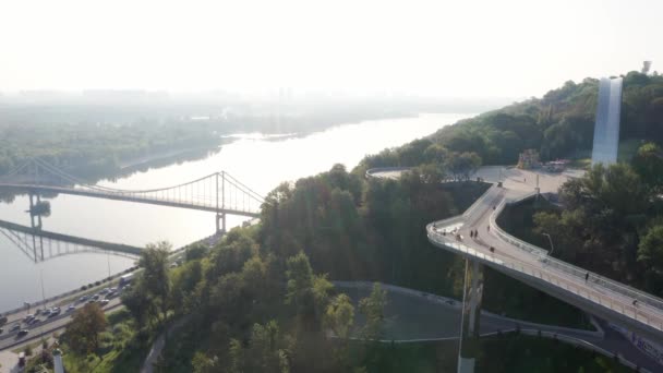 Kiev Ucrânia Vista Colina Volodymyr Para Rio Dnipro Parkovy Pedestre — Vídeo de Stock