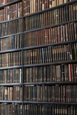 Kitap bir güneş ışığı Row