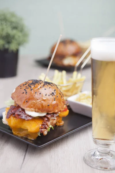 Breakfast, Burger, CheeseBurger, Fast Food, Food and Drink, Ham, Snack, american food, beer and sandwich, beer glass, Burger close-up, food, Food and Drink, french fries, Freshness, gastronomy, melted cheese, Beer, Sandwich,