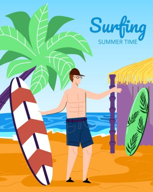 Sandy Beach üzerinde genç adam Surfer Holding surf board