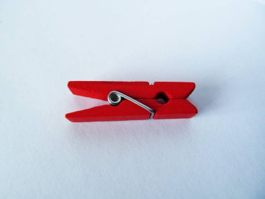 Hafif arka planda kırmızı bez