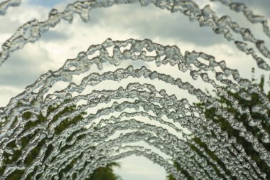 Kemerin çeşmesi. Yerden bir su fışkırttı