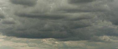 Yağmurda kara bulutlar. Bulutlu hava