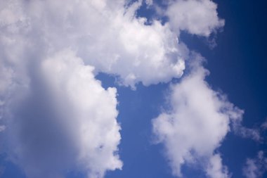 Bulanık gökyüzü bulanıklık veya Azure gökyüzü ve beyaz bulut arka plan, yaz güzel doğa