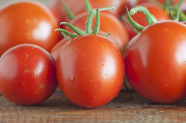 Masada su damlaları ile Olgun domates