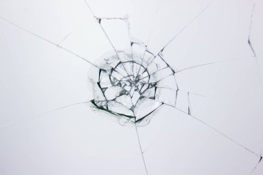 Kırık cam arka plan. Kırık cam. Pencereden vurulmuş..