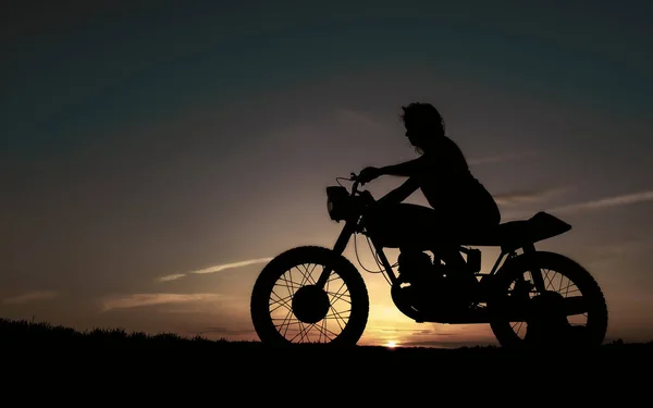Shadow Biker Girl Sunset Background Silhouette Girl Bike Black Motorcycle — Stock Photo, Image