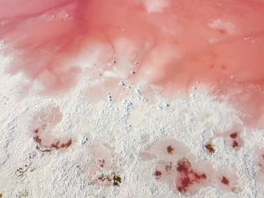 Güney İspanya 'da tuz gölü kıyılarının Arial manzarası