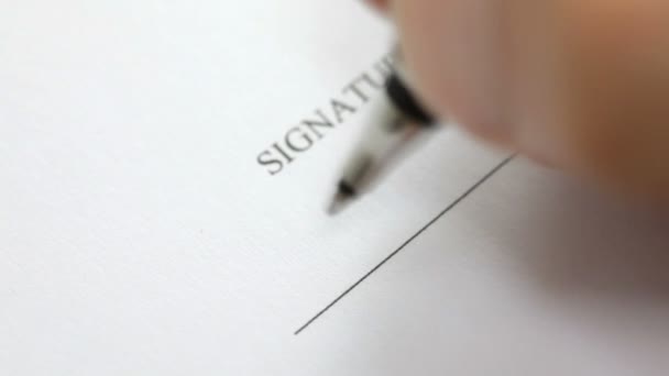 Υπογραφή Συμβολαίου Hd1080P Λεπτομέρεια Από Έναν Επιχειρηματία Που Υπογράφει Σύμβαση — Αρχείο Βίντεο