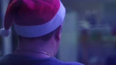 Noel Baba parayı sayar. İşten sonra