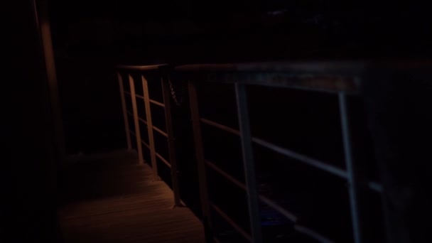밤. 해상 주택. 방책 — 비디오