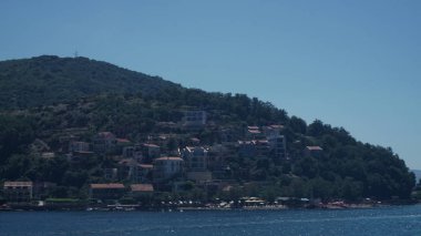 Karadağ'da Adriyatik kıyısındaki küçük kasaba