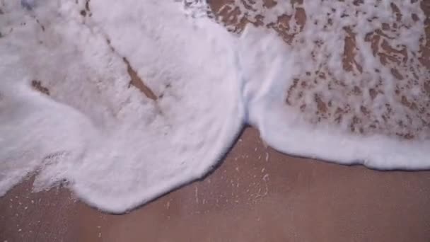 Abstract golf zee strand op bovenaanzicht — Stockvideo