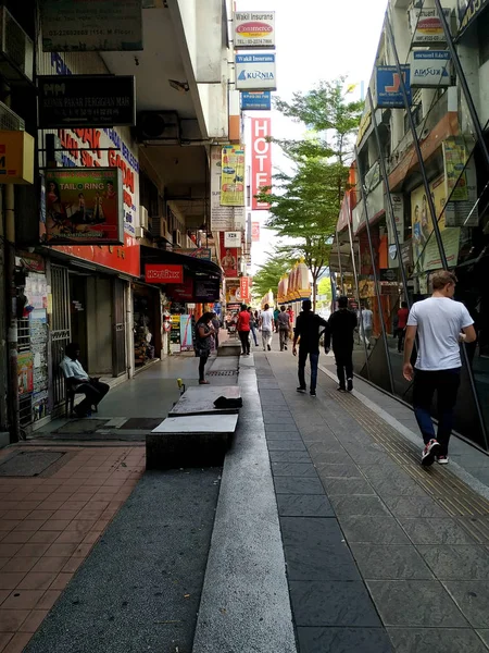 Straat Met Rode Borden Kuala Lumpur — Stockfoto