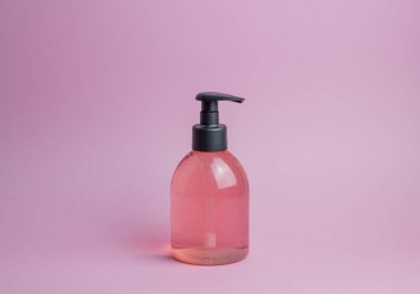 Pembe arka planda kozmetik. Minimalizm. Skincare.